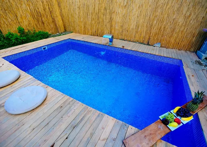 Smore מלון ספנג'ה